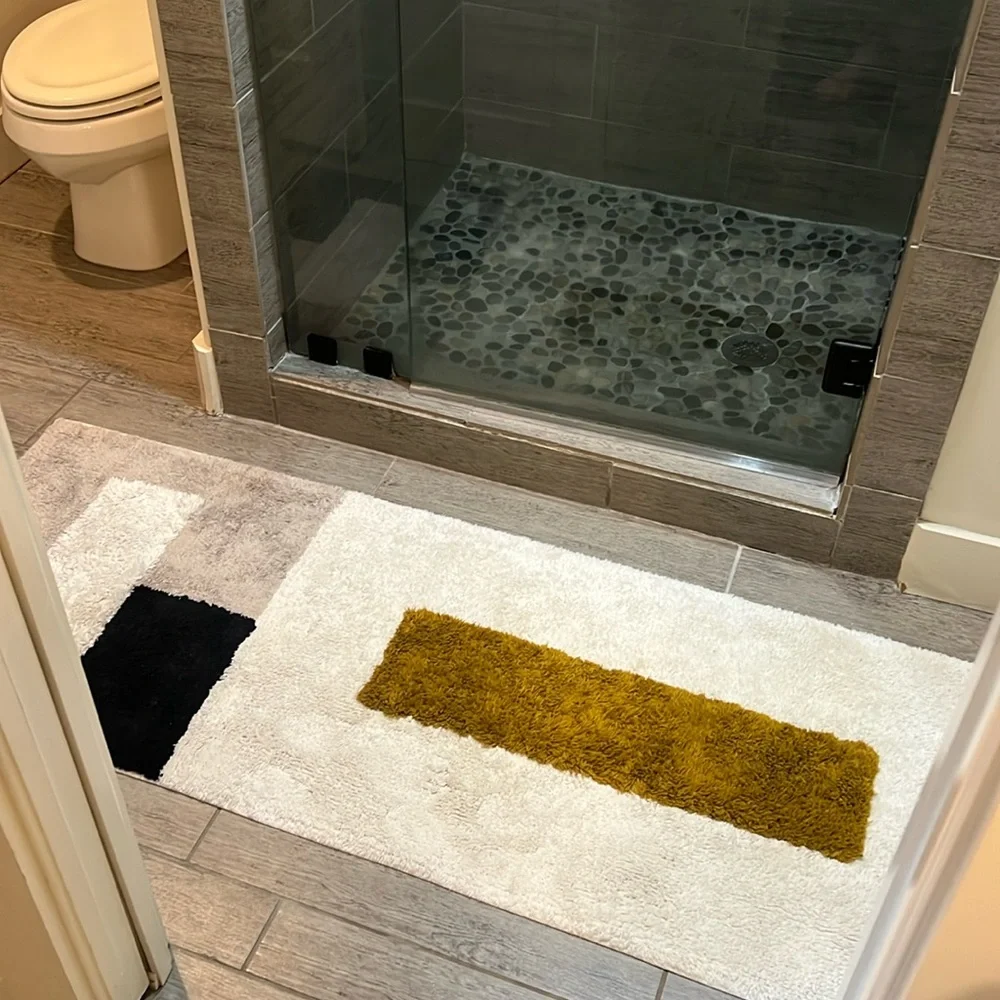 West Elm Sienna Dark Horseradish Colorblock Bath Mat 24